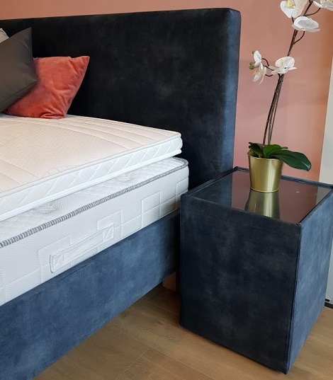 A-sleep boxspring in veloursstof, petrol, hocker met glasplaat